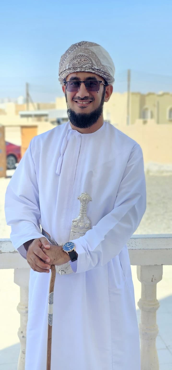 Zakaria Al-Shuaili in traditional Omani attire with silver Khanjar